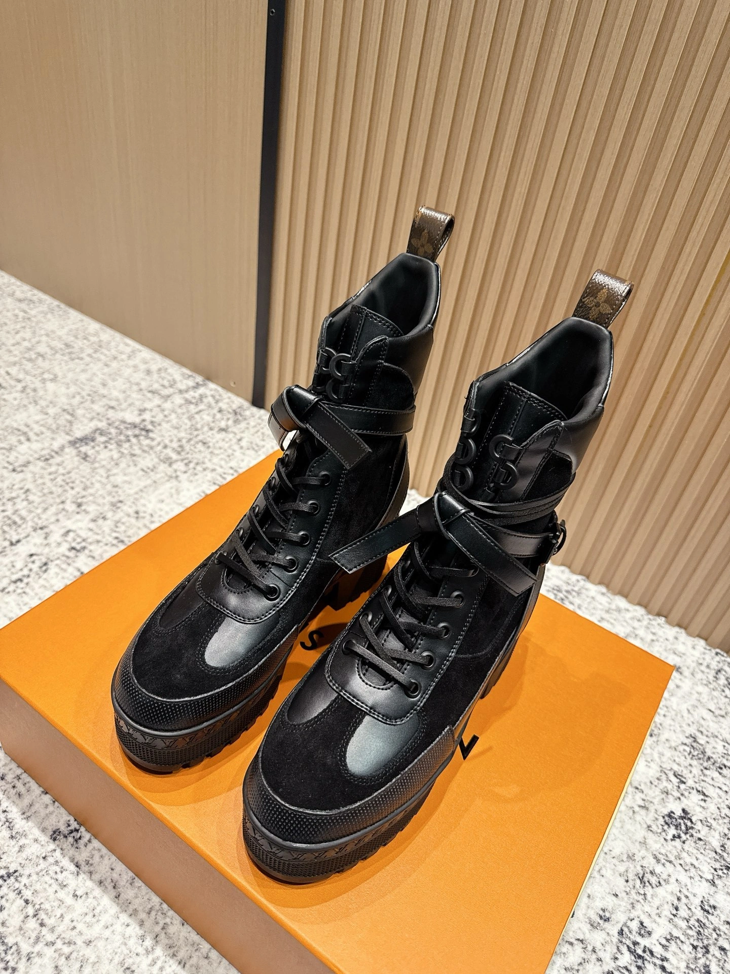 COCO-- 8V 1AD25D cowhide Heel height ：7cm Waterproof：3.5cm item:E-X362J2916
